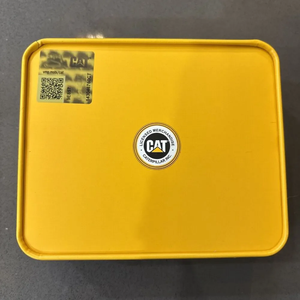 CAT Caterpillar Single BiFold Leather RFID Wallet  Embossed Logo Tan W/ Gift Tin
